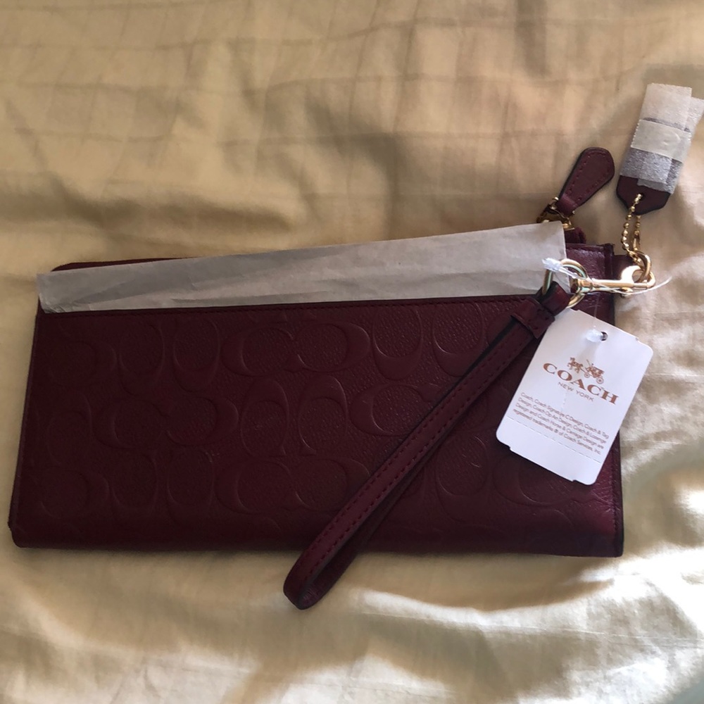 Coach wristlet 🆕 Burgundy - Picture 3 of 8